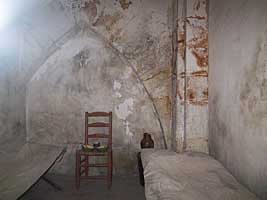 Cell for ordinary prisoner.